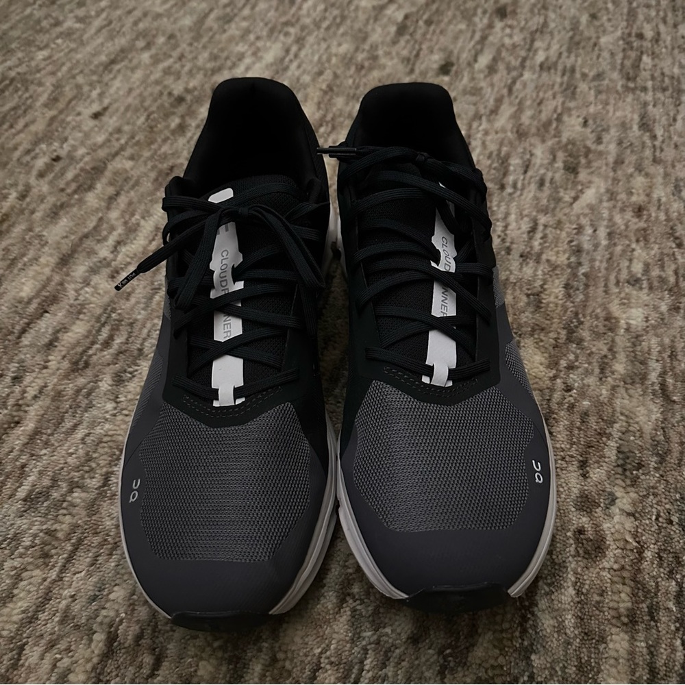 Men’s On Cloudrunner Sneakers